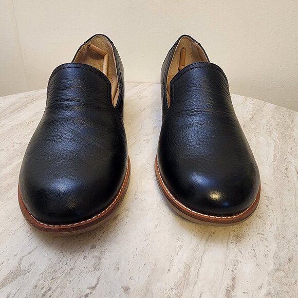 Earth Shoes - Earth Womens Edna Round Toe C Black Leather 7.5W - A046